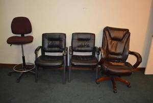 lot 53 image: Lane Rolling Office Chair, 2 Black Office Chairs and Swivel Bar Height Chair