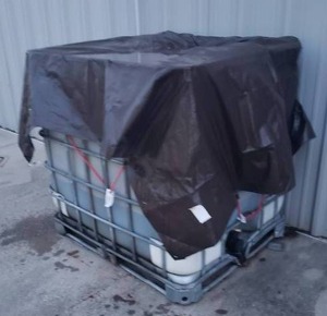 lot 117 image: IBC TANK Looks like it has oil inside