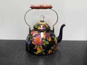 lot 3 image: Collectible Tea Kettle