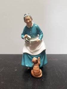 lot 11 image: Vintage Figurine