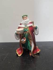 lot 15 image: Father Christmas Figurine