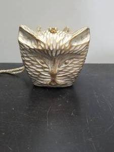 lot 16 image: Cat Purse