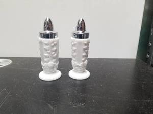 lot 17 image: Milk glass salt and pepper shakers