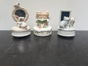 lot 21 image: Music boxes