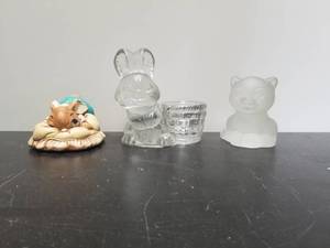 lot 23 image: Vintage Figurine