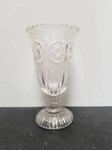 lot 24 image: Crystal Vase
