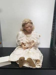 lot 35 image: Collectible Doll