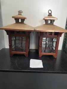 lot 36 image: Household Decorations