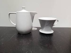 lot 67 image: Vintage Melitta coffee pot