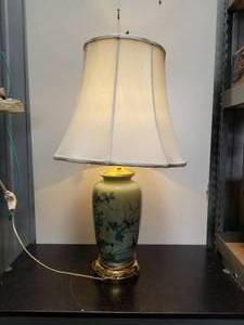 lot 79 image: Lamp