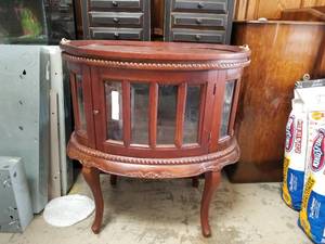 lot 28 image: Furniture