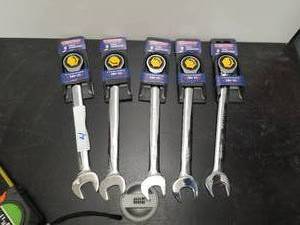 lot 27 image: Tools wrenches