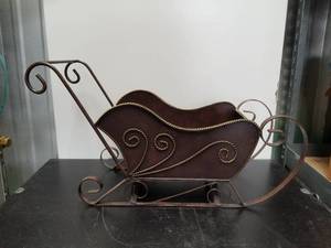 lot 100 image: Doll furniture