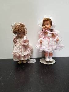 lot 106 image: Collectible Doll
