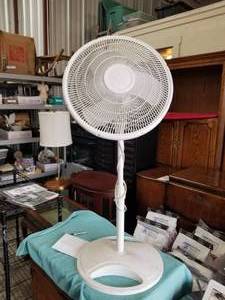 lot 226 image: Household items