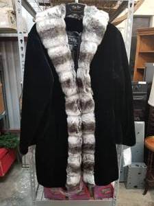 lot 182 image: Fur Coat