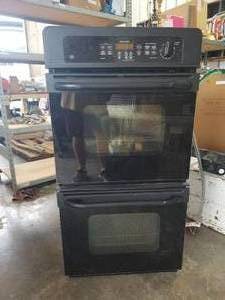 lot 203 image: General Electric Oven