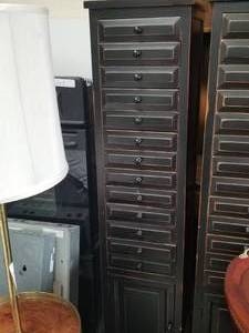 lot 84 image: Furniture