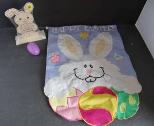 lot 108 image: FUN EASTER THEME FLAG & COLORING WOOD BUNNY