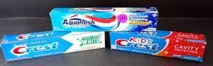 lot 121 image: LOT OF ASSORTED TOOTHPASTE AS SHOWN