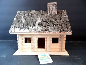 lot 129 image: HELLO SPRING CRAFTED GARDEN WOODEN LOG CABIN - NEW W TAGS