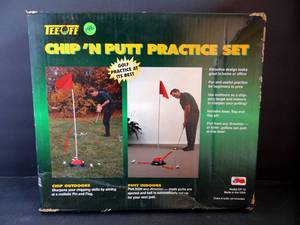 lot 146 image: VINTAGE TEE-OFF CHIP N PUTT INDOOROUTDOOR PRACTICE SET