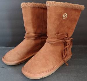 lot 178 image: MICHAEL KORS MK TODDLER GIRLS TAN BOOTS TASSELS CUTE PAMINA T SIZE 3 - used but vg condition