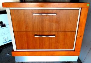 lot 204 image: SOLID DISPLAY - 2 DRAWER CABINET