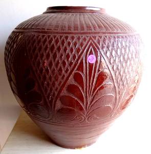 lot 208 image: VERY LARGE FLOOR DISPLAY VASE - GOOD OVERALL CONDITION - 18 inches tall