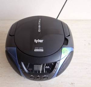 lot 217 image: Tyler TAU101-BL Portable CD Player AMFM Stereo Boombox (BATTERY OPERATED)