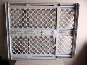 lot 231 image: EXPANDING GATE