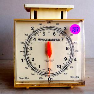 lot 237 image: VINTAGE Waymaster Kitchen Scale England 10 Pound Capacity