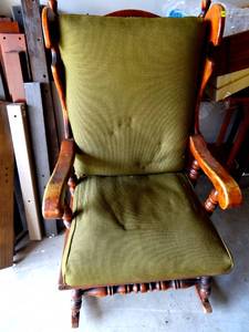 lot 242 image: VINTAGE HEAVY DUTY WOODEN ROCKER WITH GREEN CUSHIONS - COMFORTABLE