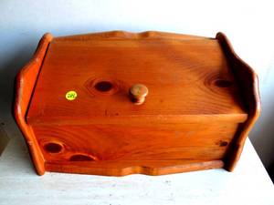 lot 246 image: VINTAGE WOODEN BREAD BOX