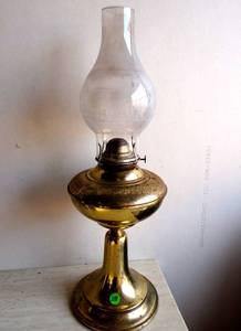 lot 248 image: VINTAGE BRASS EAGLE HURRICANE LAMP