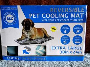 lot 276 image: REVERSIBLE PET COOLING MAT LARGE 26X20 by American Kennel Club - LIGHT GREEN - NEW IN BOX