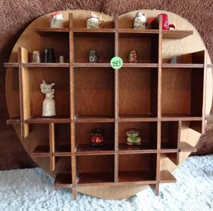 lot 293 image: VINTAGE KNICK KNACK HEART SHAPE WOODEN DISPLAY WITH VARIUOS THIMBELS