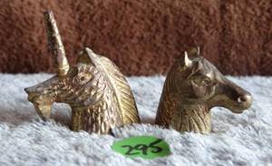lot 295 image: VINTAGE BRASS UNICORN & HORSE HEAD THIMBLES