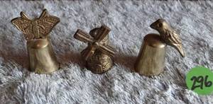 lot 296 image: VINTAGE BRASS THIMBLES - BUTTERFLY, WINDMILL, & PERCHED BIRD