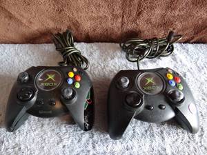 lot 300 image: PAIR OF XBOX 360 GAMING CONTROLLERS - SEE PIC 3 SOME CASE DAMAGE