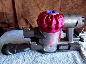 lot 2 image: Dyson Max Cordless Vacuum Cleaner - Powers On