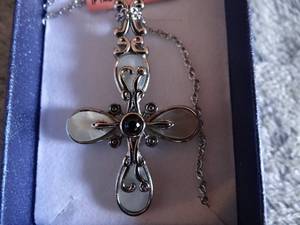lot 21 image: LOVELY SILVER TONED CROSS WITH CENTER STONE - 20  CHAIN - TAGGED IN BOX