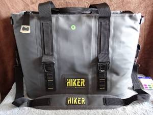 lot 24 image: LARGE HIKER BRAND WATERPROOF BAG WITH BOTTLE OPENING ZIPPER