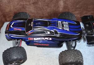 lot 25 image: Traxxas E-Revo VXL 2.0 RTR 4WD Electric 6S Monster Truck - Speeds to 70 MPH