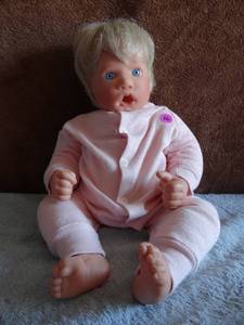 lot 26 image: Lee Middleton 1996-1997 First Born (Awake) Heaven Scent Doll 81595 - $$$