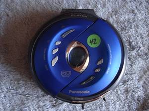 lot 42 image: VINTAGE Panasonic SL-SW940 Blue Portable CD Player Discman Shockwave