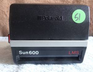 lot 51 image: VINTAGE POLOROID SUN 600 CAMERA