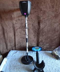 lot 65 image: LOT OF OUTDOOR METAL DETECTOR DEVICES AS SHOWN