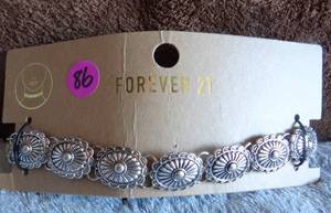 lot 86 image: FOREVER 21 NECK CHAIN