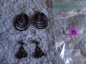 lot 89 image: ASSORTED LOT OF EARRINGS AS SHOWN